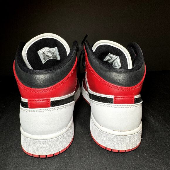 Nike Air Jordan 1 Mid GS Chicago Men's Shoes - Size 5.5 - Picture 5 of 8
